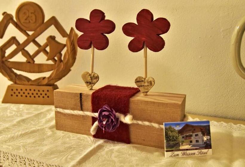 住宿加早餐  Zimmervermietung Zum Weissen Rössl