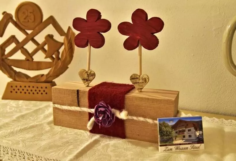 Aamiaismajoitus (B&B) Zimmervermietung Zum Weissen Rössl