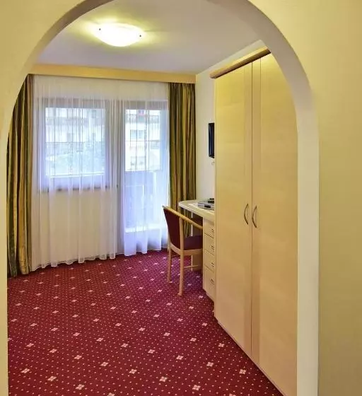 Aamiaismajoitus (B&B) Zimmervermietung Zum Weissen Rössl