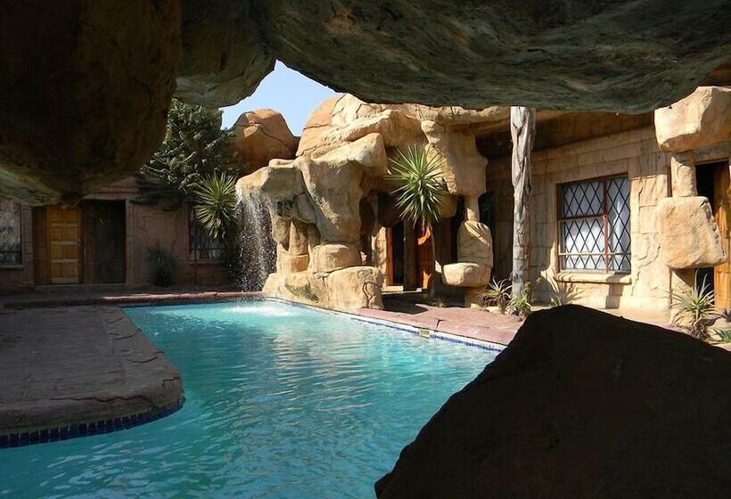 ホテル African Cave Lodge