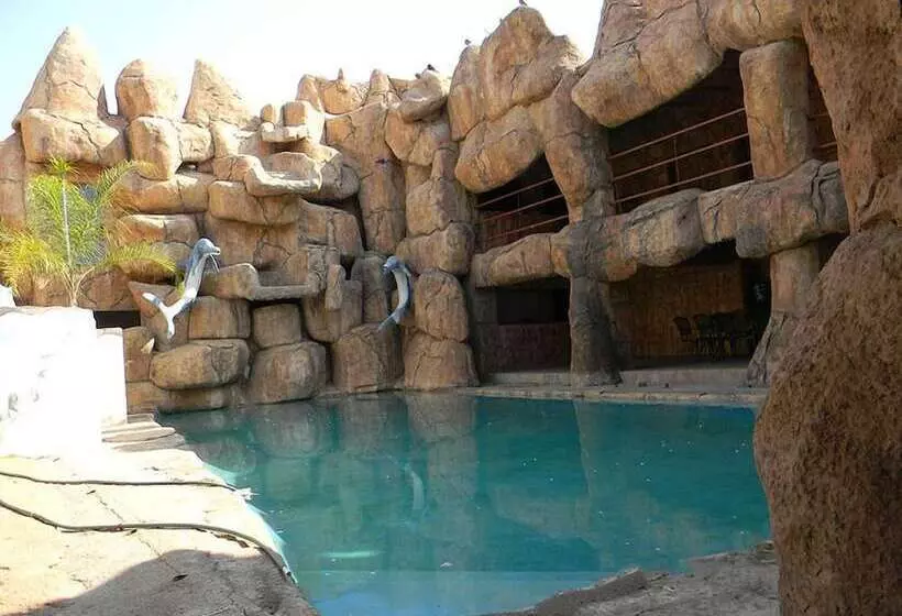 ホテル African Cave Lodge