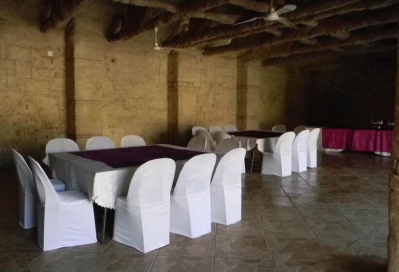 ホテル African Cave Lodge