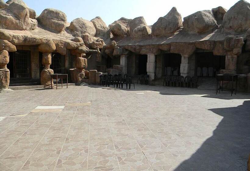 בית מלון כפרי African Cave Lodge