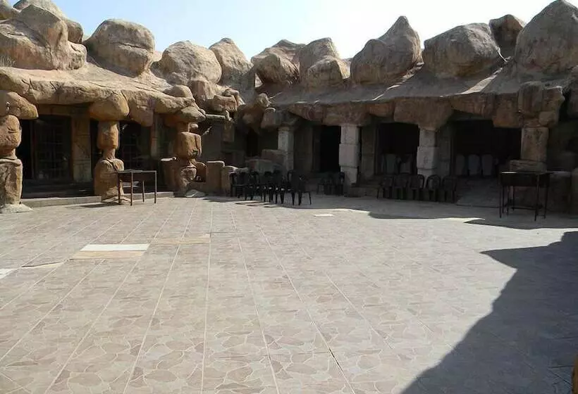ホテル African Cave Lodge