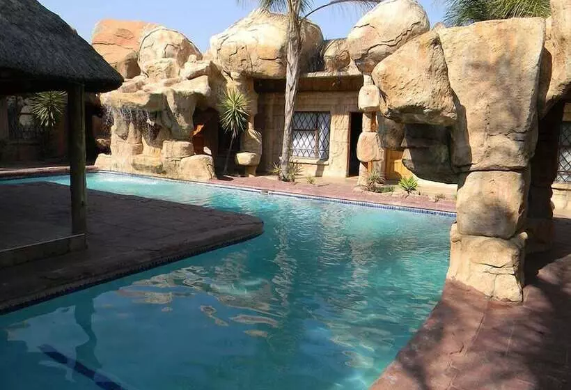 ホテル African Cave Lodge