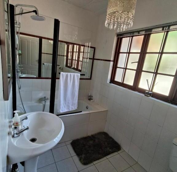 تختخواب و صبحانه Libra Lodge