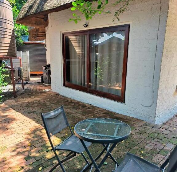 تختخواب و صبحانه Libra Lodge