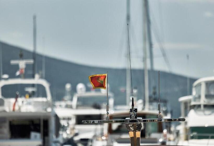 هتل La Fleur Boutique