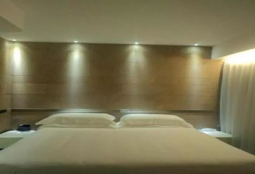 هتل A Point Arezzo Park