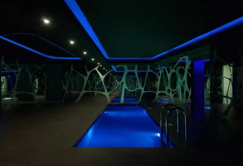 هتل A Point Arezzo Park