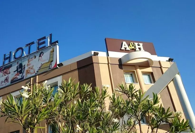 בית מלון כפרי A&h Privilège Lyon Est   Saint Priest Eurexpo