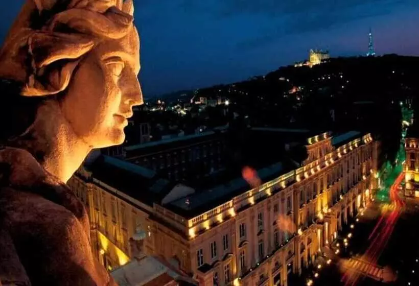 בית מלון כפרי A&h Privilège Lyon Est   Saint Priest Eurexpo