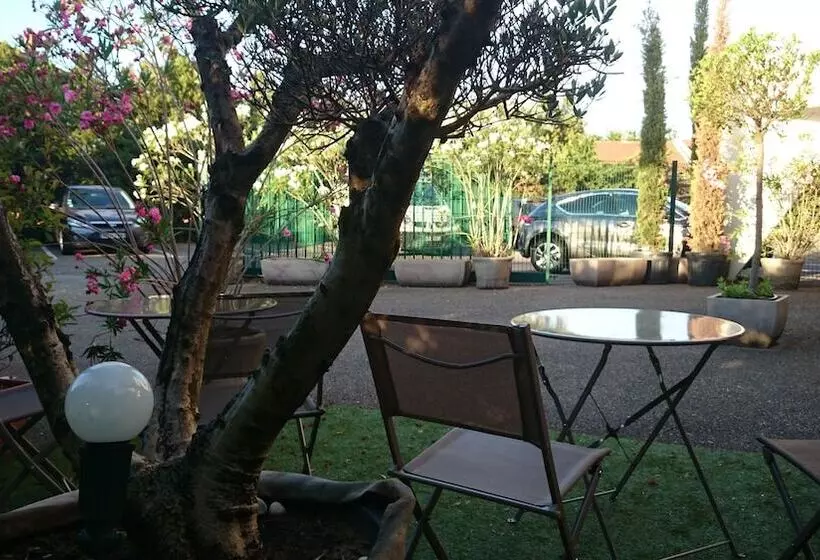 בית מלון כפרי A&h Privilège Lyon Est   Saint Priest Eurexpo