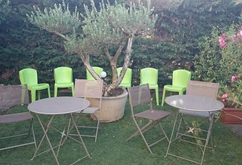 בית מלון כפרי A&h Privilège Lyon Est   Saint Priest Eurexpo