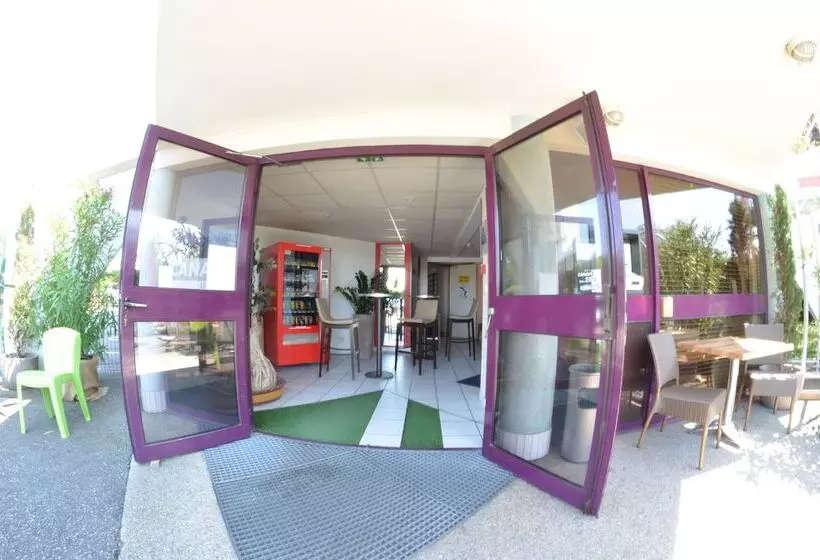 בית מלון כפרי A&h Privilège Lyon Est   Saint Priest Eurexpo