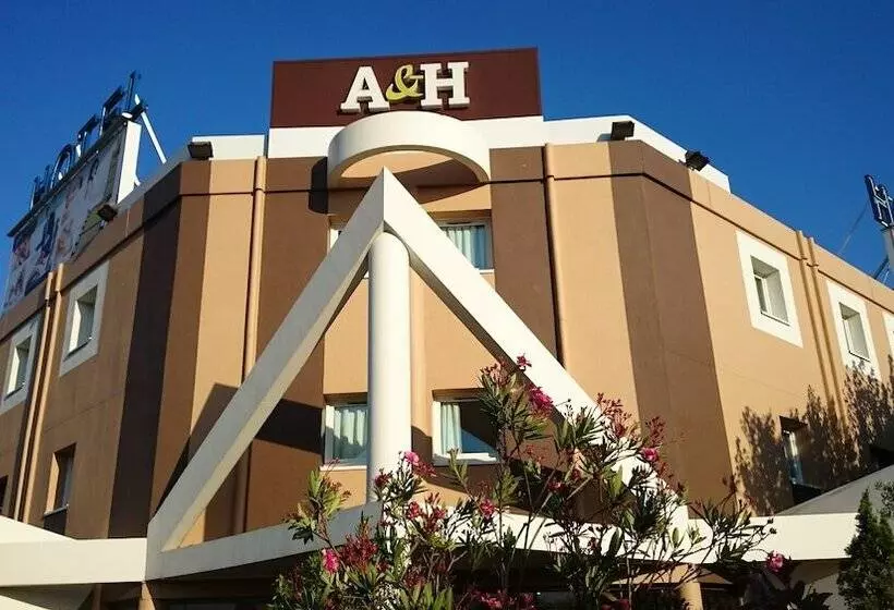 בית מלון כפרי A&h Privilège Lyon Est   Saint Priest Eurexpo