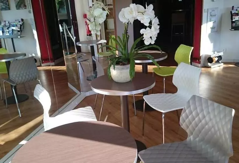 בית מלון כפרי A&h Privilège Lyon Est   Saint Priest Eurexpo