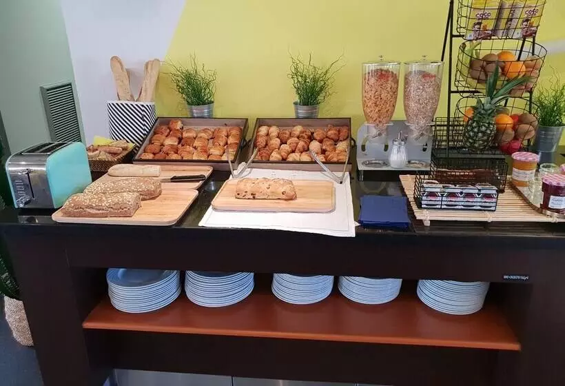 Отель Ibis Styles Marseille Plan De Campagne