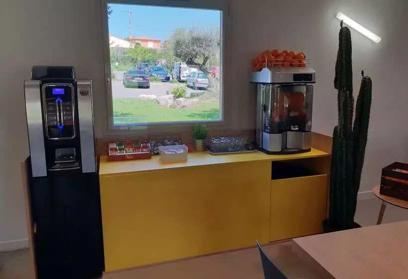 Отель Ibis Styles Marseille Plan De Campagne