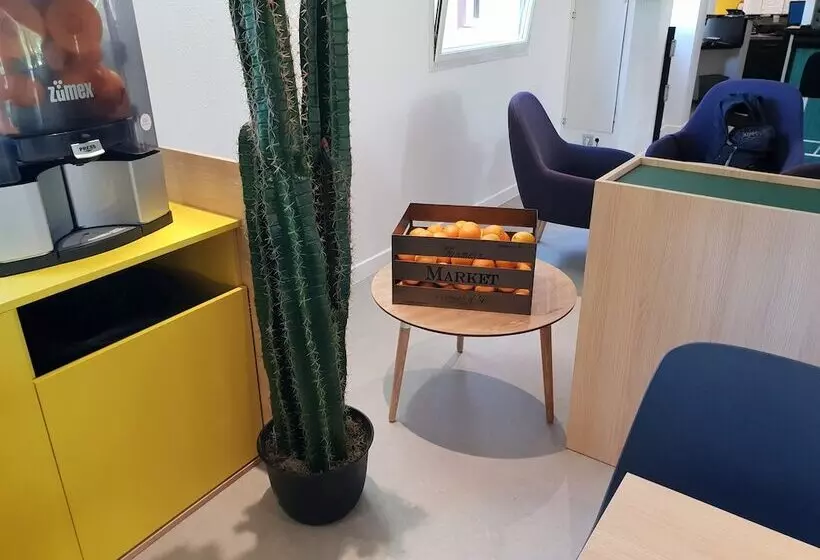 Отель Ibis Styles Marseille Plan De Campagne