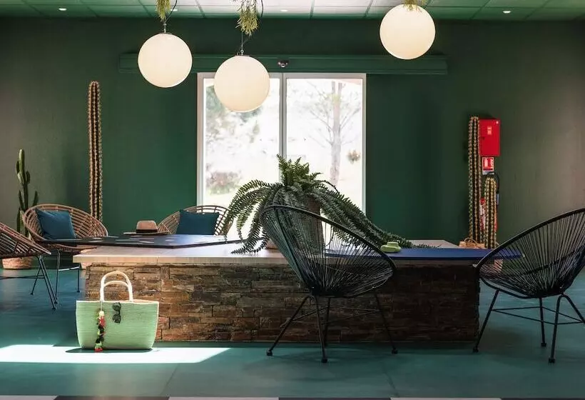 Отель Ibis Styles Marseille Plan De Campagne