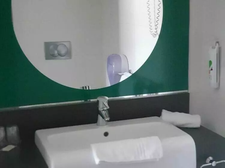 Отель Ibis Styles Marseille Plan De Campagne