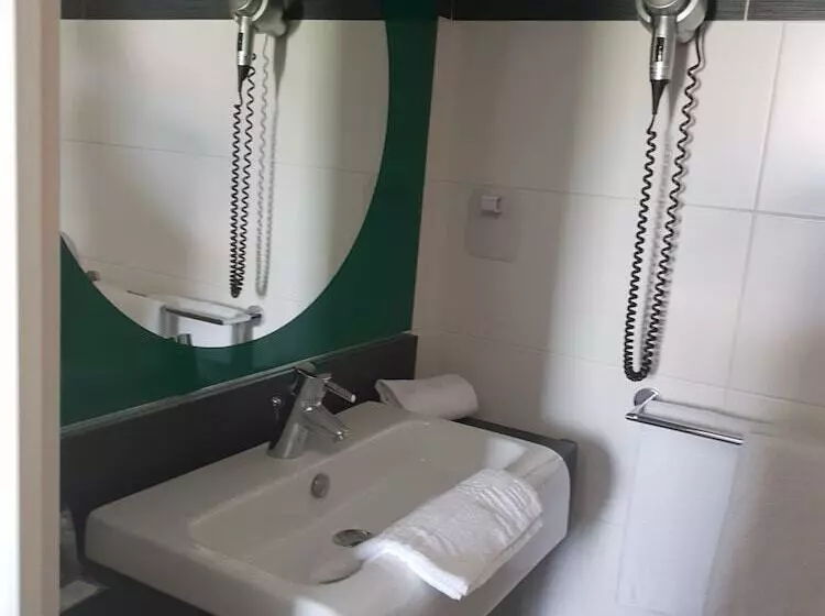 Отель Ibis Styles Marseille Plan De Campagne