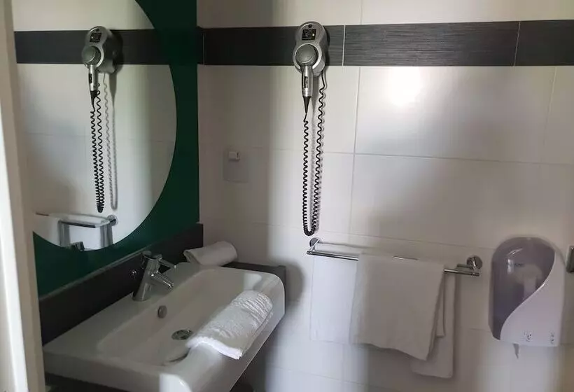 Отель Ibis Styles Marseille Plan De Campagne