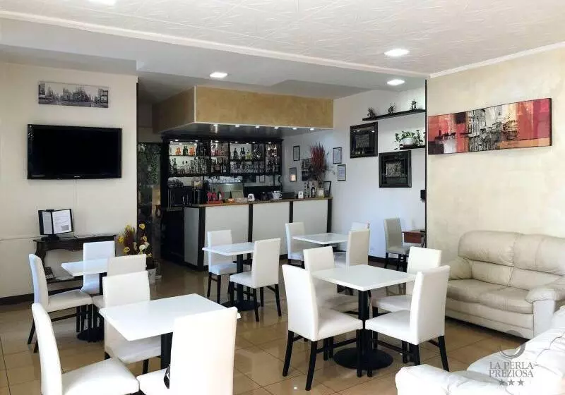 ホテル La Perla Preziosa