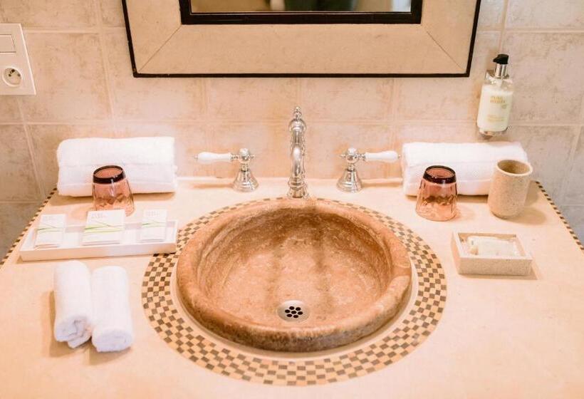 Отель Le Mas De La Rose   Teritoria