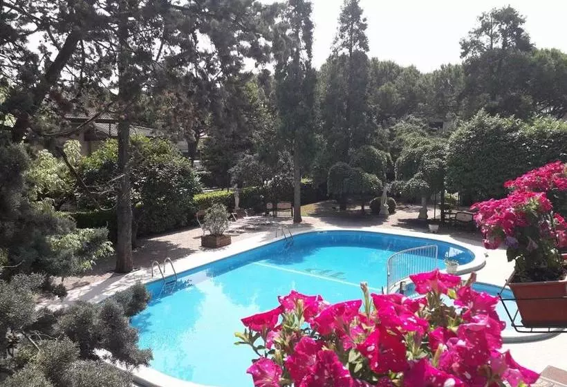 هتل New Tiffany's Park