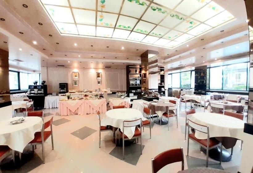 هتل New Tiffany's Park