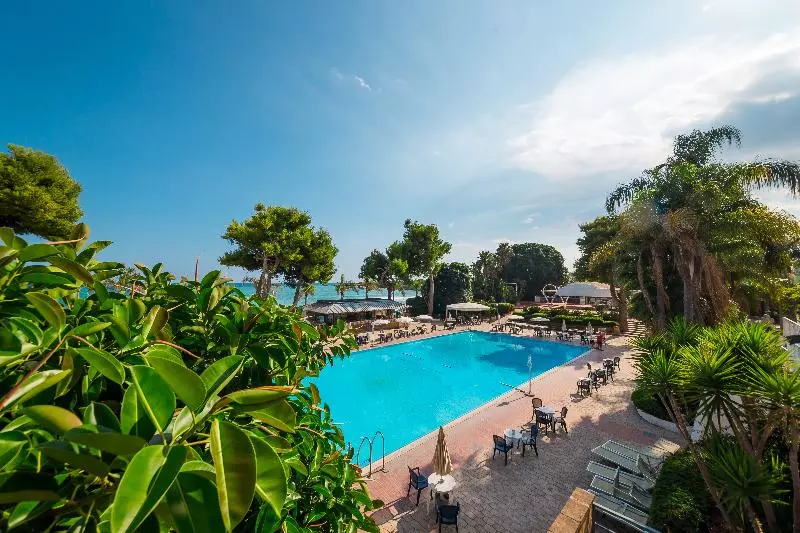 Отель Nicolaus Club Fontane Bianche