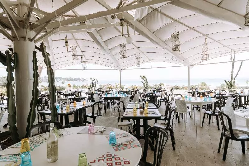 Отель Nicolaus Club Fontane Bianche