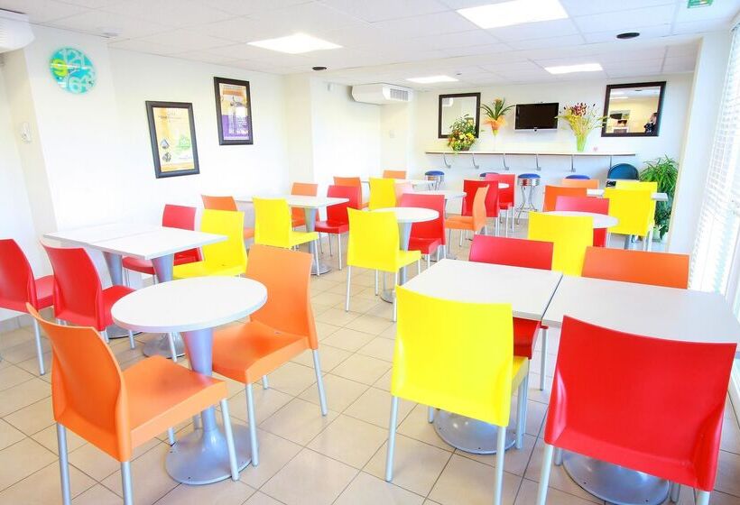 בית מלון כפרי Premiere Classe Le Mans Ouest Universite