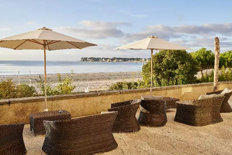 Отель Vacances Bleues Villa Caroline