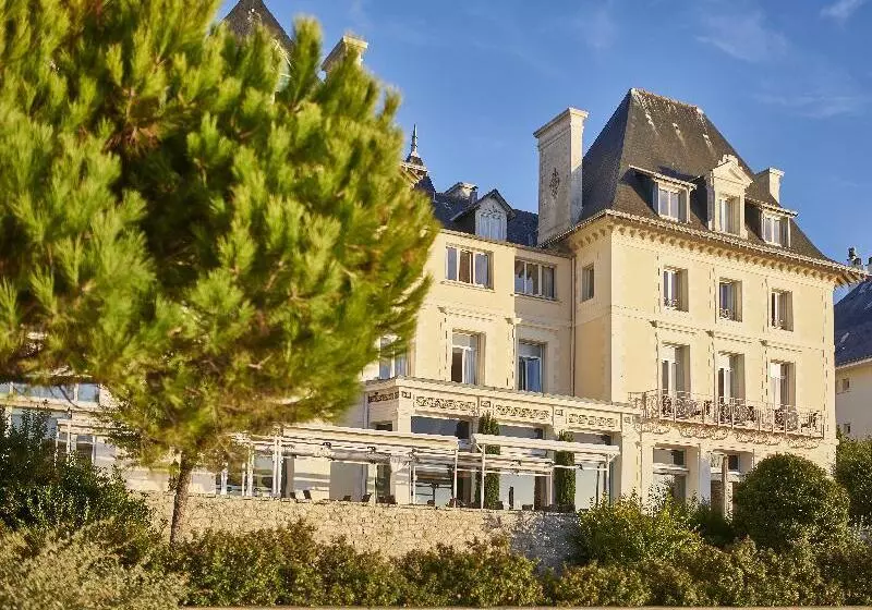 Отель Vacances Bleues Villa Caroline