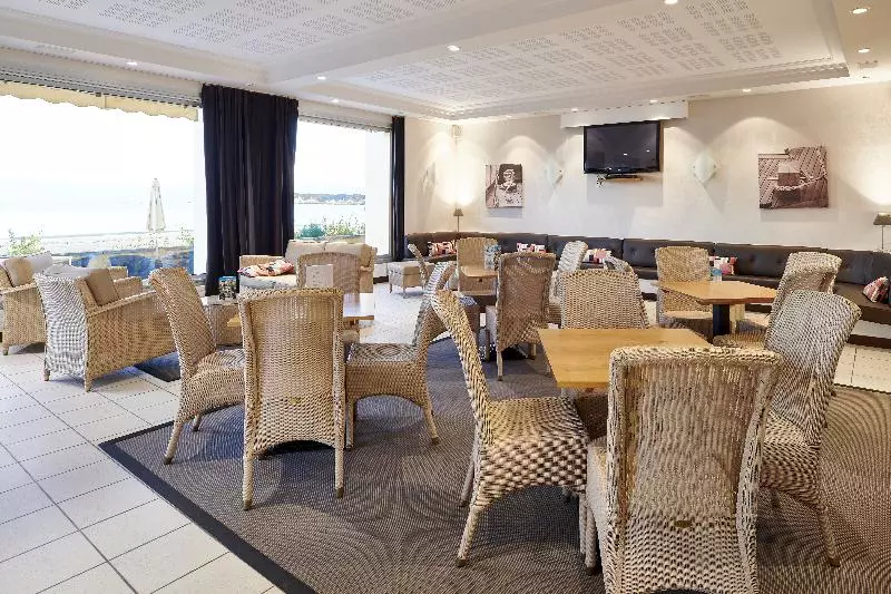 Отель Vacances Bleues Villa Caroline