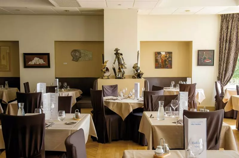 Отель Vacances Bleues Villa Caroline