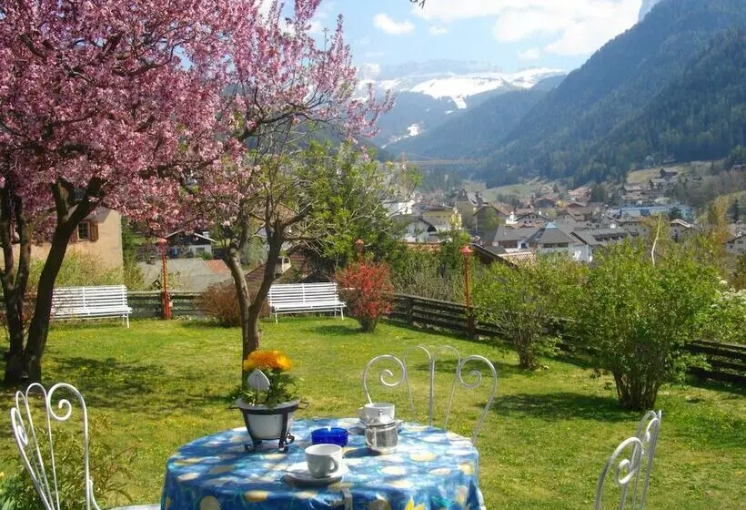 فندق Villa Emilia