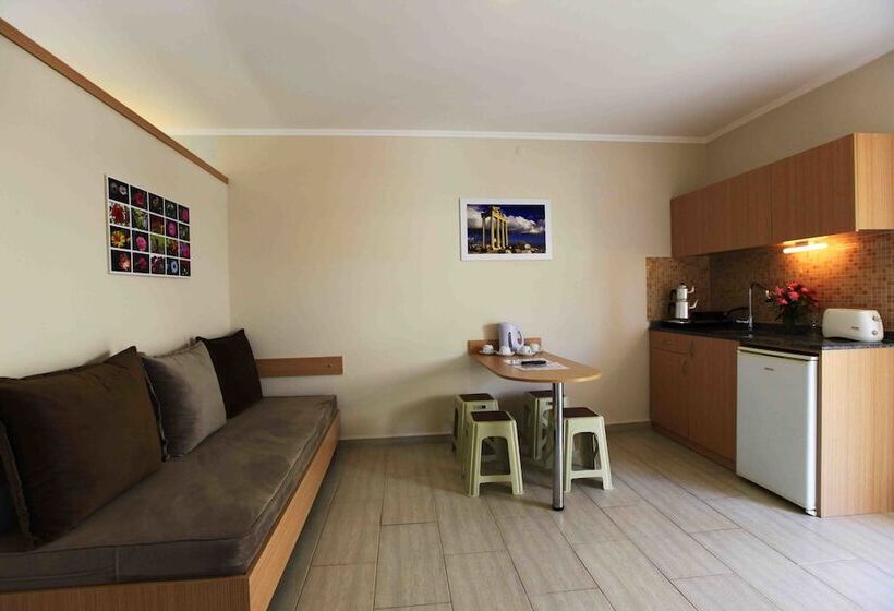 Sun City Apartments & Hotel