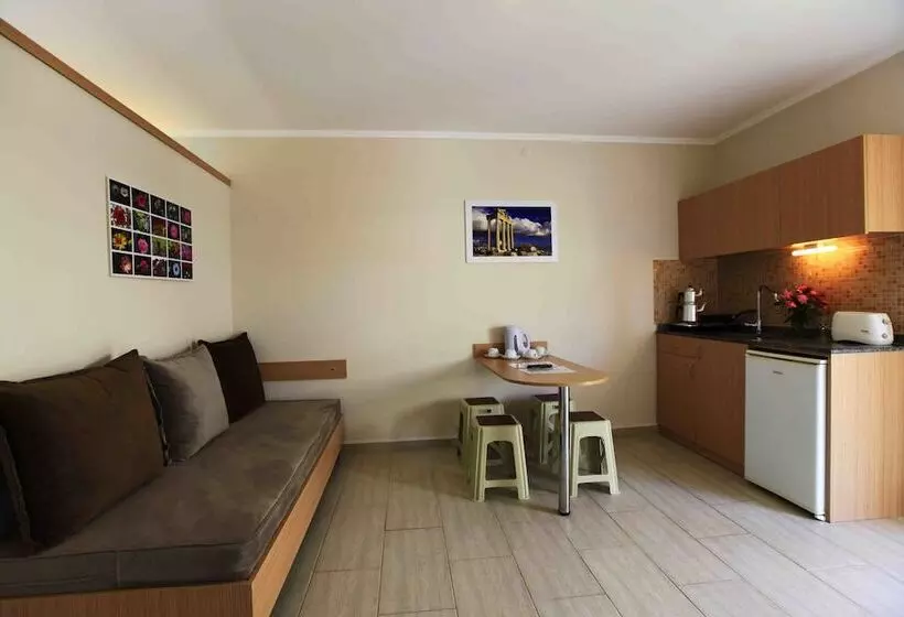 Sun City Apartments & Hotel