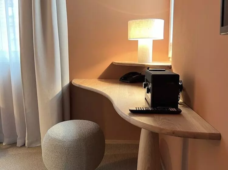 هتل Adelante Boutique