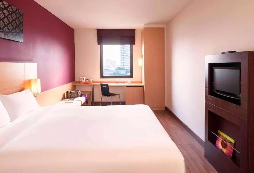 Ibis Bangkok Riverside
