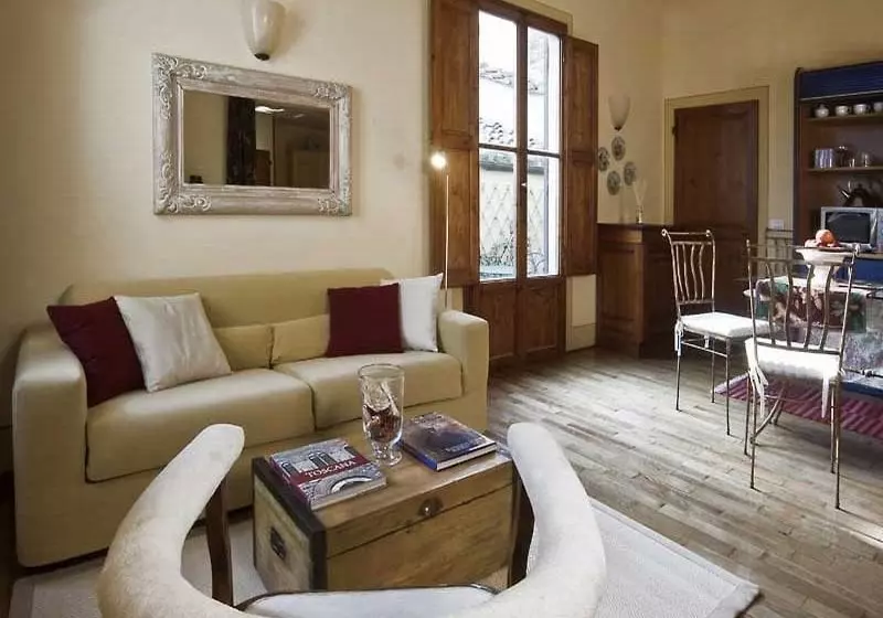 Hotelli Msnsuites Palazzo Uguccioni