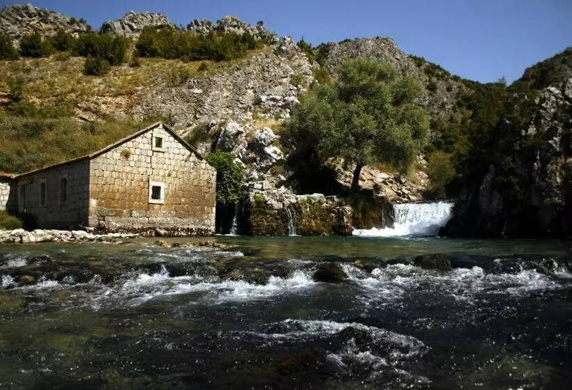 ホテル Sv. Mihovil