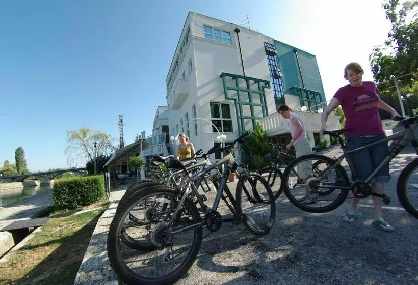 ホテル Sv. Mihovil