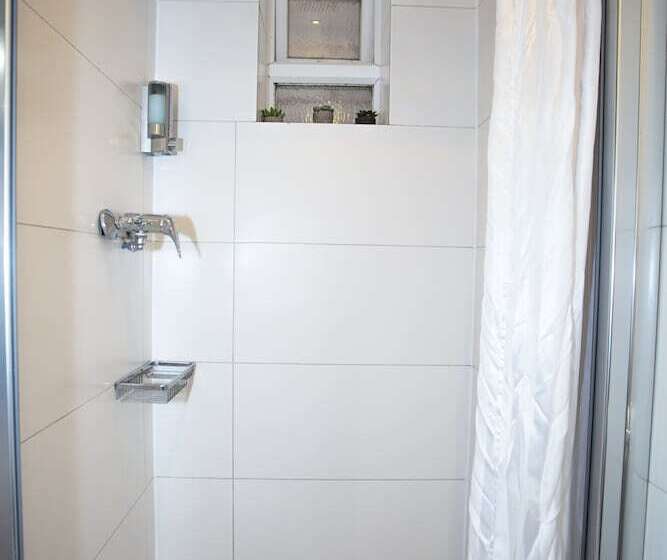 هتل The Rokxy Townhouse   Kings Cross