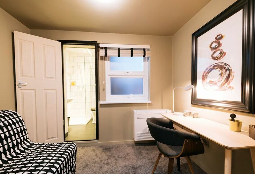 Otel The Warwick By Nestor