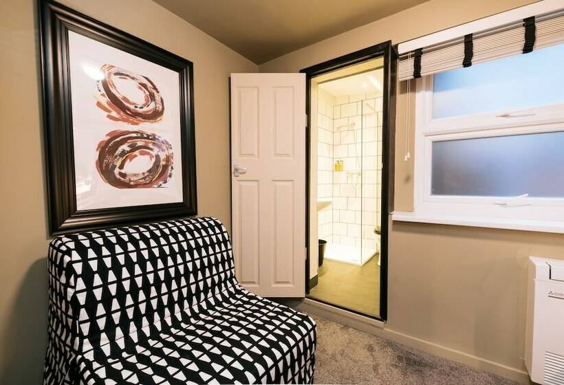 Otel The Warwick By Nestor